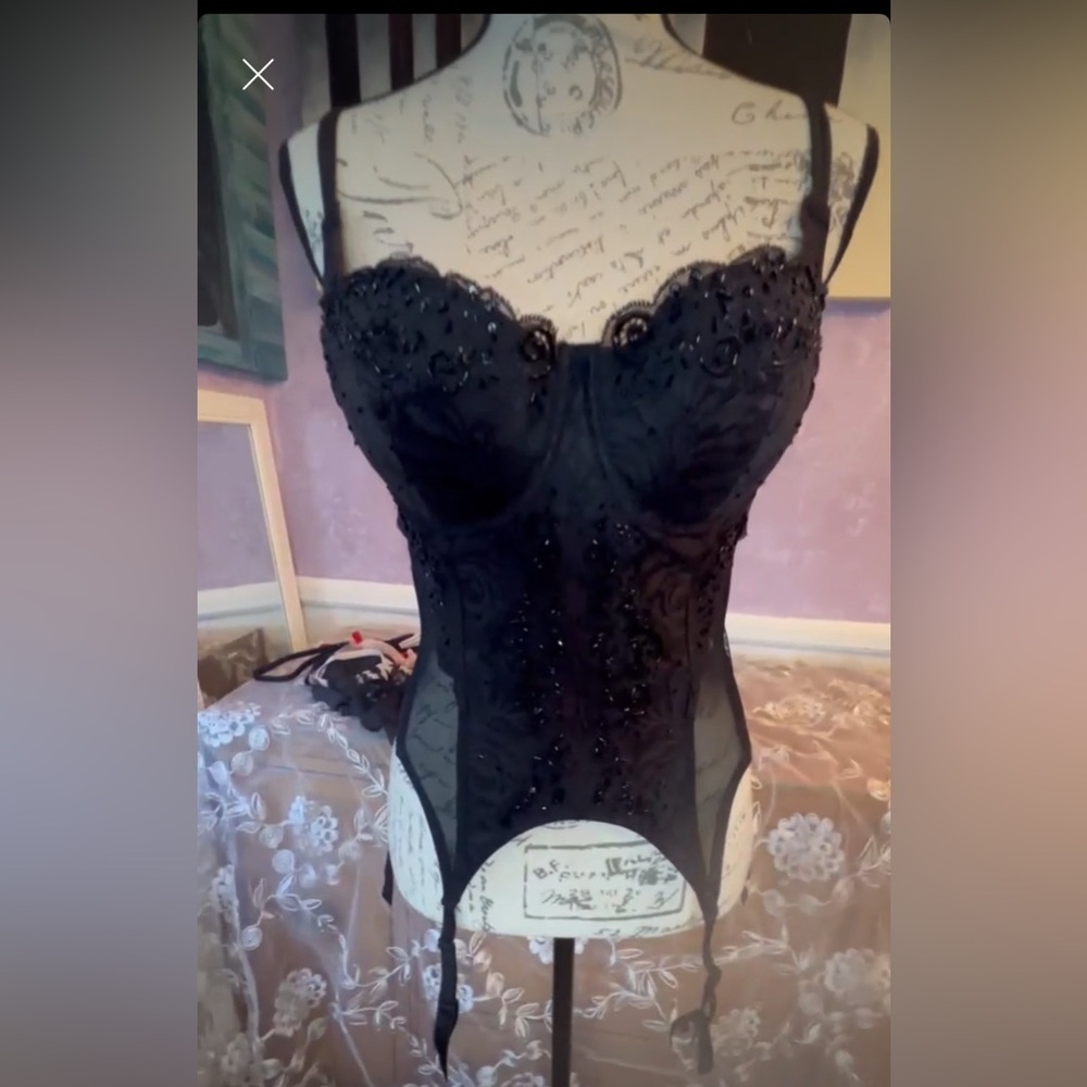 SZ 36C Victoria's Secret Black Beaded Lace corset with Built In Gater